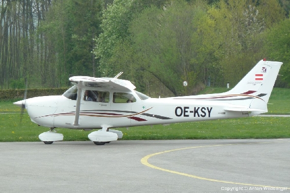 Die verunglückte OE-KSY, aufgenommen am 23. April 2010 am Flugplatz St. Georgen/Ybbsfeld - Foto: Anton Wildberger