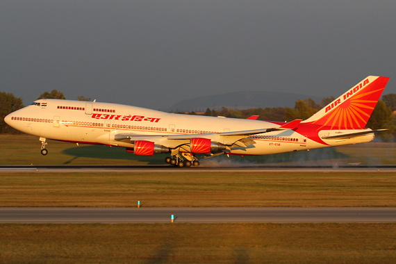 Die Boeing 747-400 setzte um ca. 18:00 Uhr auf der Piste 34 auf - Foto: R. Reiner