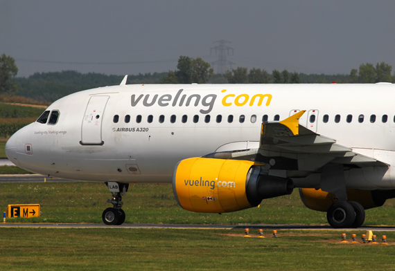 Vueling Airbus in Wien - Foto: Max Hrusa