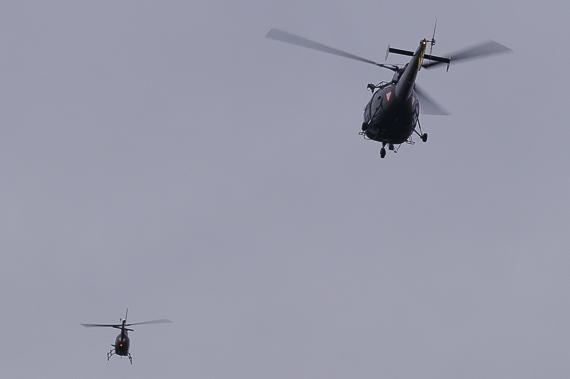 Alouette III und OH-58 Kiowa in lockerer Formation