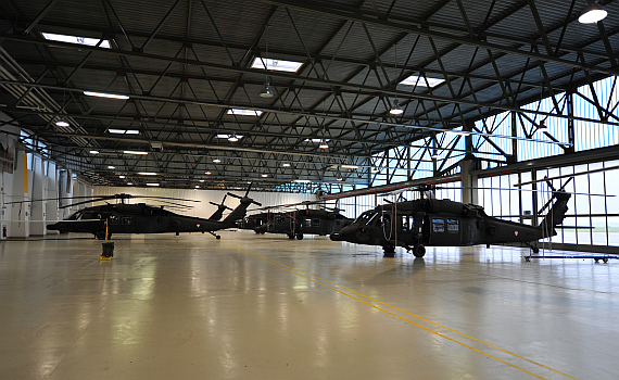 Black Hawk im Hangar auf dem Fliegerhorst Brumowski in Tulln-Langenlebarn