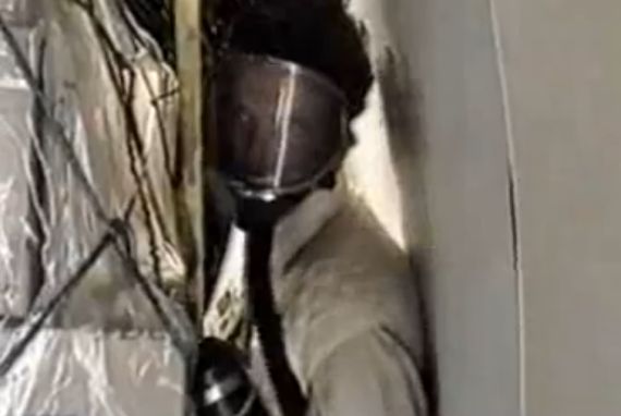 Bei später durchgeführten Tests fand man heraus, dass Feuerlöscharbeiten im Main Deck Cargo Hold aufgrund der beengten Platzverhältnisse (Bild) sehr schwierig sind - Foto: Archiv (Screenshot YouTube) Bei später durchgeführten Tests fand man heraus, dass Feuerlöscharbeiten im Main Deck Cargo Hold aufgrund der beengten Platzverhältnisse (Bild) sehr schwierig sind - Foto: Archiv (Screenshot YouTube)