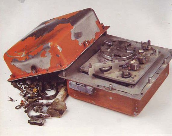 Der geborgene Cockpit Voice Recorder der "Helderberg" - Foto: Courtesy FB-Group "What happened to the 'Helderberg'" Der geborgene Cockpit Voice Recorder der "Helderberg" - Foto: Courtesy FB-Group "What happened to the 'Helderberg'"