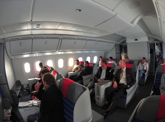 Die geräumige Business Class an Bord der Boeing 787 Dreamliner von LOT verfügt über 18 Schlafsitze - Foto: Austrian Wings Media Crew