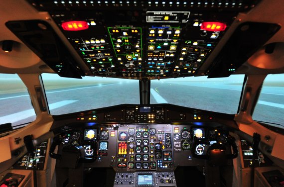 Cockpit des Farnair ATR 42/72 Simulators der Aviation Academy Austria - Foto: PA / Austrian Wings Media Crew