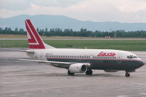 Ebenfalls die OE-ILG, aufgenommen 1990. Die Maschine trägt zusätzlich zu den "Lauda"-Titeln auch den Schriftzug "Airlines of Vienna" am Rumpf - Foto: Thomas Posch
