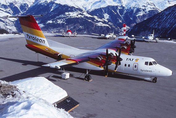 Dash 7 der Tyrolean Airways auf dem Vorfeld des Altiport-Courchevel - Foto: Paul Bannwarth
