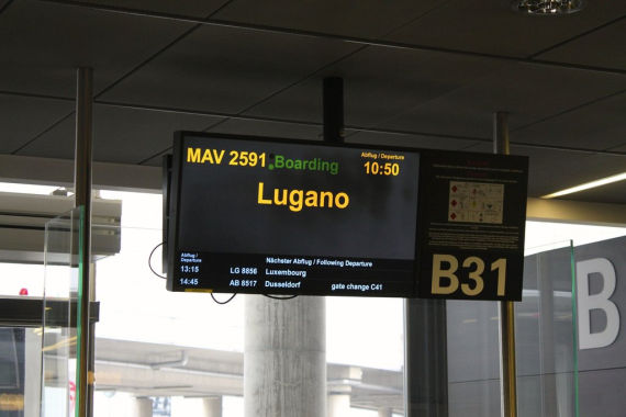 Minoan Air Flug nach Lugano auf der Anzeigetafel - Foto: Stefan D.
