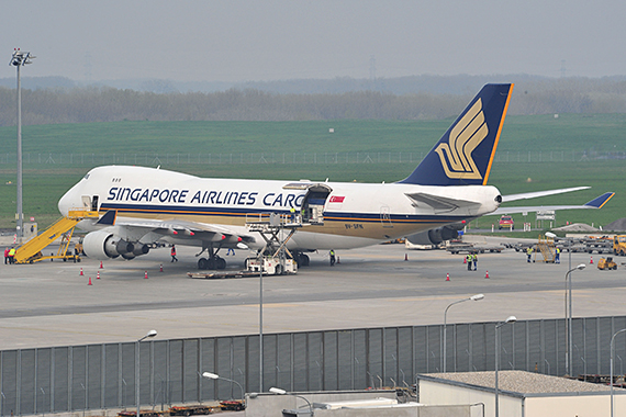Singapore Airlines Cargo 747-400F 9V-SFN beim Entladen auf dem Kilo-Block in Wien - Foto: PA / Austrian Wings Media Crew