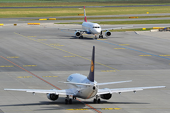 Airbus A320 der Austrian und Lufthansa Boeing 737-500 begnegnen sich in Wien, Symbolbild Sujetbild - Foto: PA / Austrian Wings Media Crew