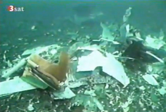 Trümmerteile der verunglückten SR 111 auf dem Meeresgrund - Foto: Screenshot YouTube