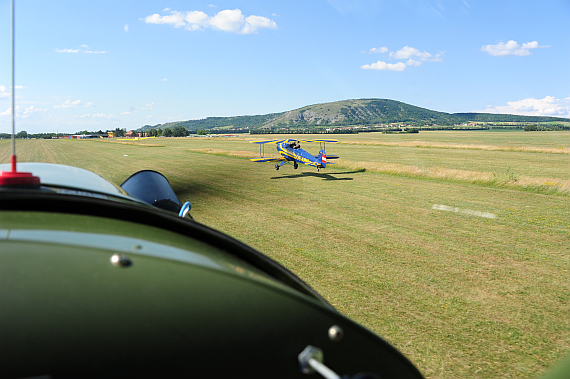 Formationsflug von Piper L4 und Bücker Jungmann