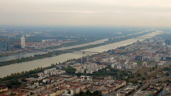 Hubschrauberflug über Wien - traumhafte Panoramen entlang der Donau! Foto: Austrian Wings Media Crew