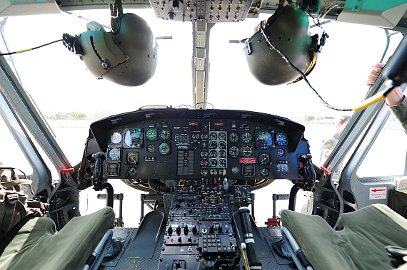 Das AB212 Cockpit vor dem Upgrade - Foto: PA / Austrian Wings Media Crew