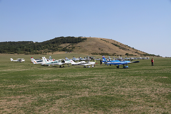 Die teilnehmenden Maschinen auf dem Vorfeld - Foto: Flugplatz Spitzerberg