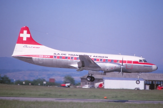 Die Convair CV-640, HB-IMM, war das erste, größere Flugzeug der SATA und stammte aus den Beständen der ehemaligen Swissair, aufgenommen um 1970 - Foto: Christoph Hartmann