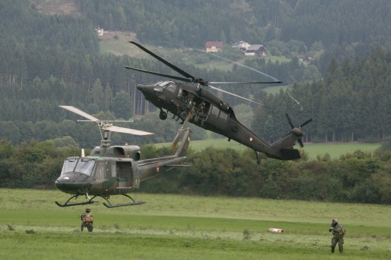 AB212 und Black Hawk des Bundesheeres - Foto:  Courtesy Christoph Matzl