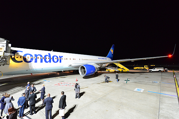 Condor Erstflug Flughafen Wien Mombasa Boeing 767-300ER Vorfeld Foto PA Austrian Wings Media Crew