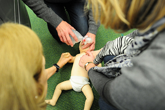 Notfälle bei Kleinkindern - eine für viele Ärzte beunruhigende Vorstellung. Das Praxistraining gibt Sicherheit.