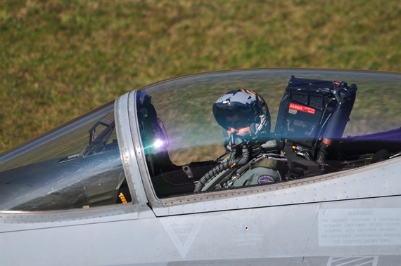 38 F-18 Pilot Closeup Schweizer LUftwaffe Meiringen Foto Andy Herzog