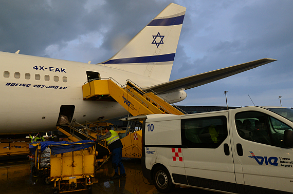 El Al Israel Airlines Boeing 767-300ER 4X-EAK_10 Foto PA Austrian Wings Media Crew