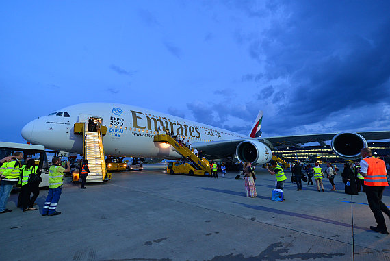 Emirates A380 ERstlandung_Passagiere steigen aus_1 Foto PA Austrian Wings Media Crew