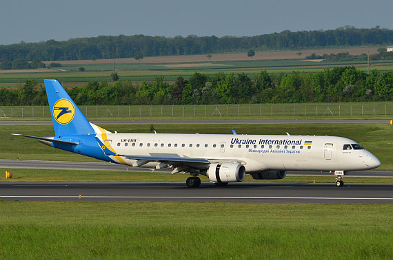 Ukraine International Embraer E190 UR-EMB Foto PA Austrian Wings Media Crew
