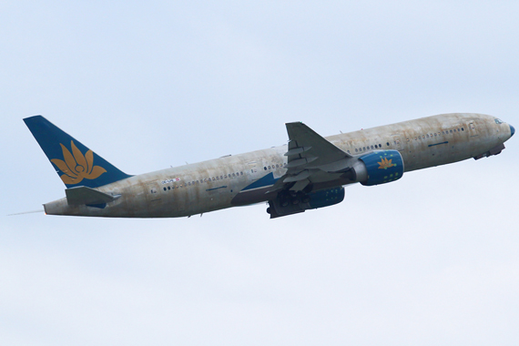 AUA-Austrian-Airlines-Boeing-777-ohne-Lackierung-Ferryflight-01.-Juni-2014-OE-LPE_3-Foto-RR-Austrian-Wings-Media-Crew