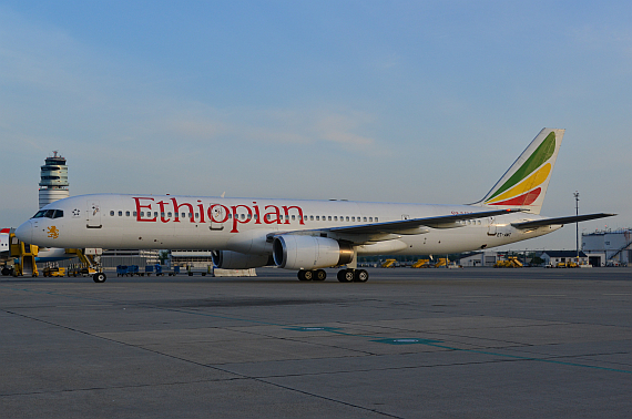 Ethiopian Airlines Boeing 757-200 ET-AMT Erstlandung Flughafen Wien Tower Foto PA Austrian Wings Media Crew