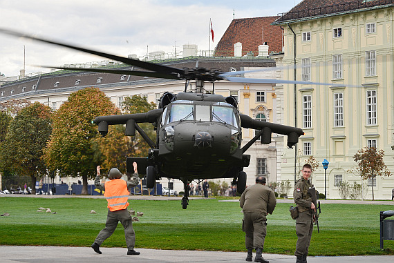 Bundesheer Heldenplatz 2014 Sikorsky Black Hawk Landung Foto Markus Dobrozemsky