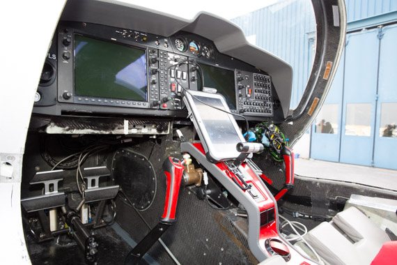 Diamond DA50 Erstflug cockpit peter hollos-5