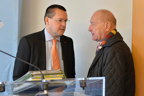 AUA-CFO Heinz Lachinger (links) im Gespräch mit dem früheren OS-Vorstand Mario Rehulka