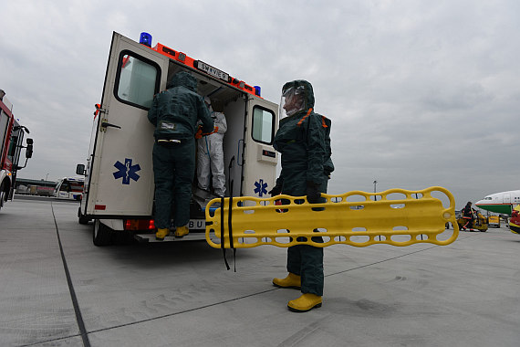 Einsatzübung Infektiöser Patient Flughafen Wien 28042015 Foto VIE_4