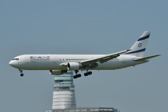 EL AL Israel Airlines Boeing 767-300ER 4X-EAL Foto Huber Austrian Wings Media Crew_3