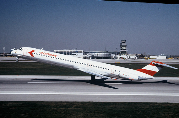 AUA Austrian Airlines MD-81 beim STart in Wien Foto Archiv Austrian Airlines