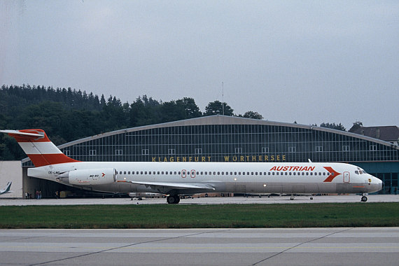 AUA Austrian Airlines MD-83 Flughafen Klagenfurt Foto Archiv Austrian Airlines_1