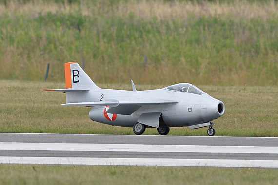 Flugplatzfest STockerau 2015 Foto Huber Austrian Wings Media Crew Modell Saab J-29 Tunnan auf der Piste