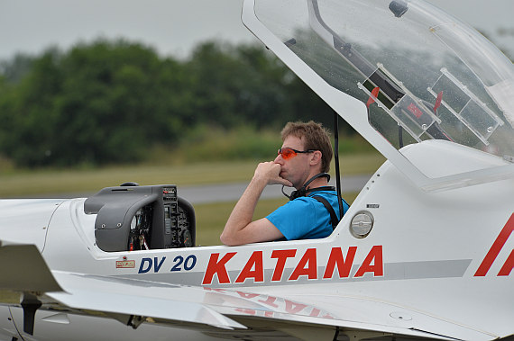 Flugplatzfest STockerau 2015 Foto Huber Austrian Wings Media Crew Pilot in Katana_2