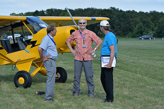 Die Crew: Franz List (Flugkapitän Fokker 70/100), Anton Wildberger ("the flying photographer") und Programmdirektor Wolfgang Gockert.