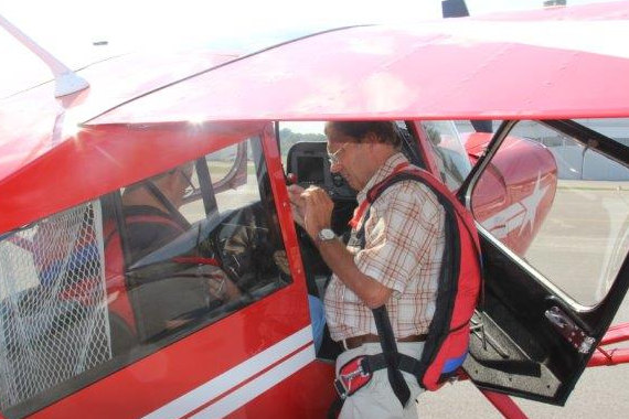 List ist ehemaliger "Starfighter" und Trausdorf-Veteran sowie Kunstfluglehrer. In seinem Brotberuf fliegt er auf der Fokker 70/100.