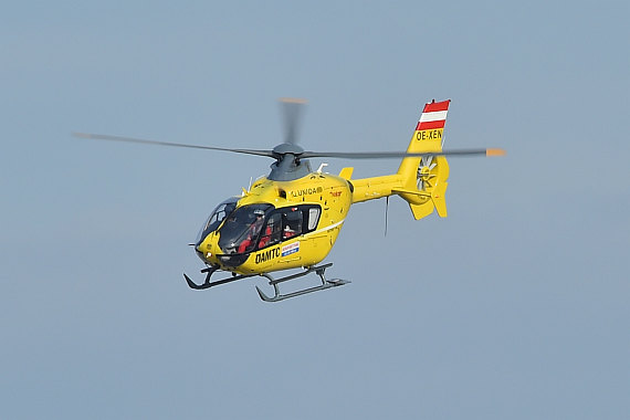 Notarzthubschrauber Eurocopter EC135 Christophorus 9 OE-XEN am Flughafen Wien 20082015 Foto Huber Austrian Wings Media Crew_1