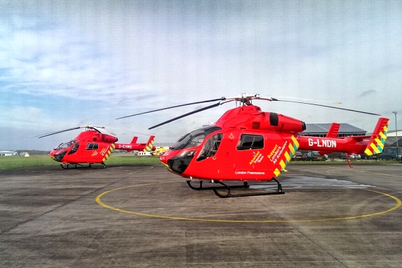 Erstes und bislang einziges gemeinsames Foto von G-EHMS und G-LNDN - Foto: London's Air Ambulance