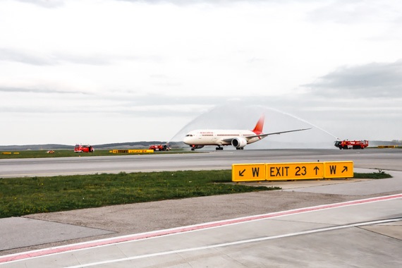 Ulrich Lehner Air India Erstlandung Flughafen Wien 06042016_002
