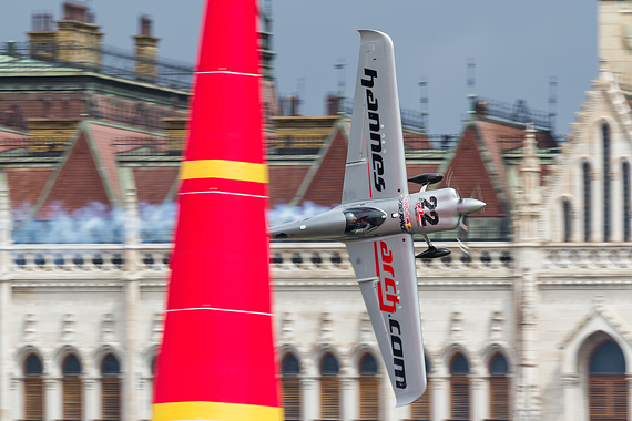 1_2KD78618_Hannes Arch_mini Red Bull Air Race Budapest 2016 Foto Thomas RAnner