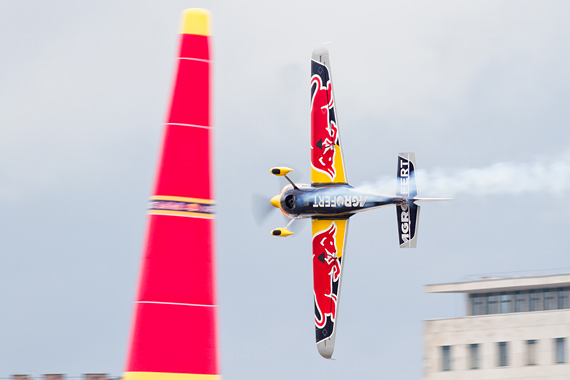 1_2KD78907_Martin Sonka Red Bull Air Race Budapest 2016 Foto Thomas RAnner