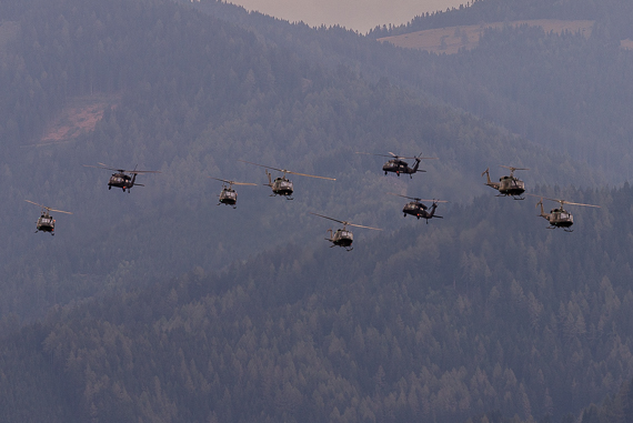 Bundesheer-Gefechtsvorfuehrung-Sikorsky-S-70-Black-Hawk-Agusta-B