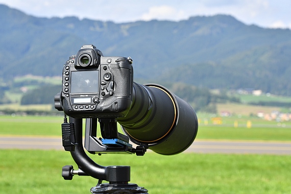 DSC_0515 Spotter Nikon D5 mit 600mm Objektiv Airpower 2016 Foto Huber Austrian Wings Media Crew
