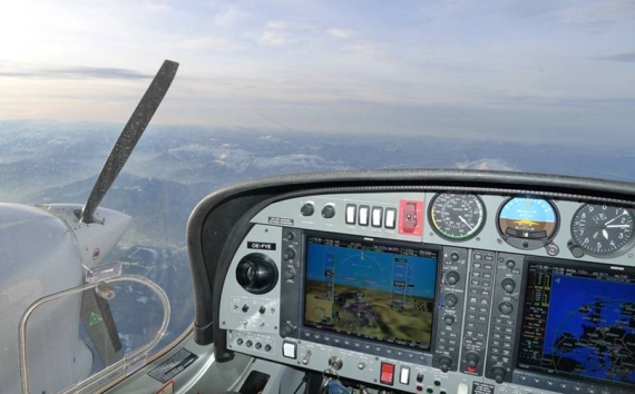 Der AE300 im Dauerleistungstestflug in 4000 m Höhe - Foto: Diamond Aircraft