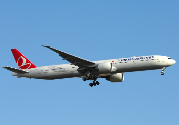 Das derzeit größte Modell der Turkish-Flotte, die Boeing 777-300, soll bald Konkurrenz durch den A380 oder die 747-8 bekommen - Foto: Austrian Wings Media Crew