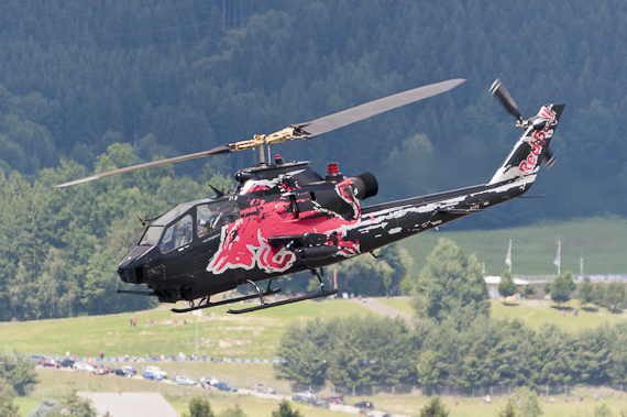 Bell Cobra der Flying Bulls, pilotiert von Siegfried "Blacky" Schwarz - Foto: Markus Dobrozemsky
